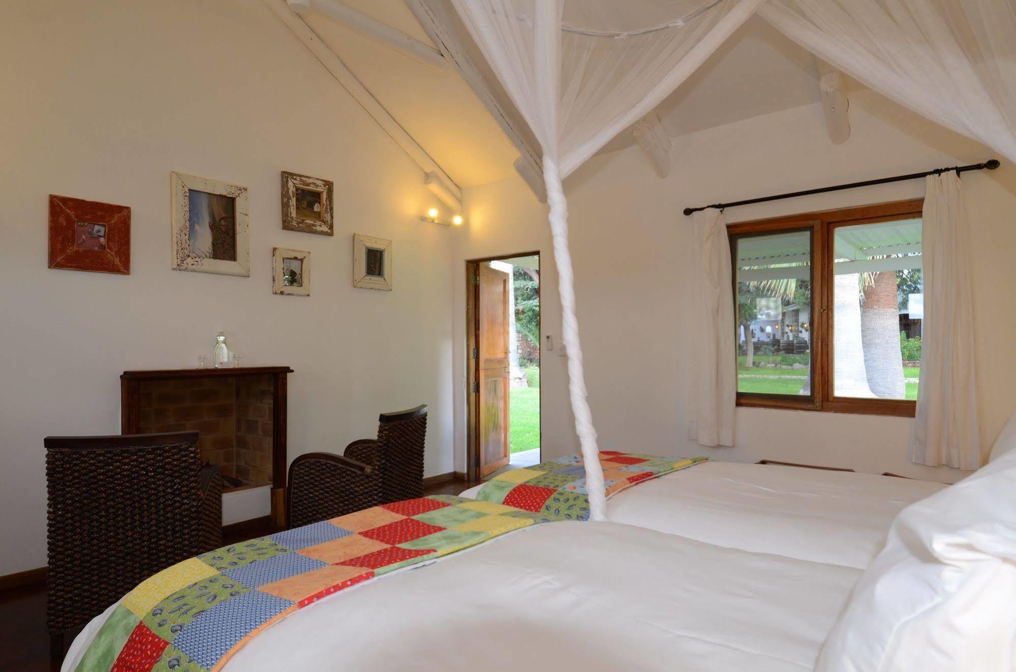 Kalahari Farmhouse, Namibia Mariental Bagian luar foto